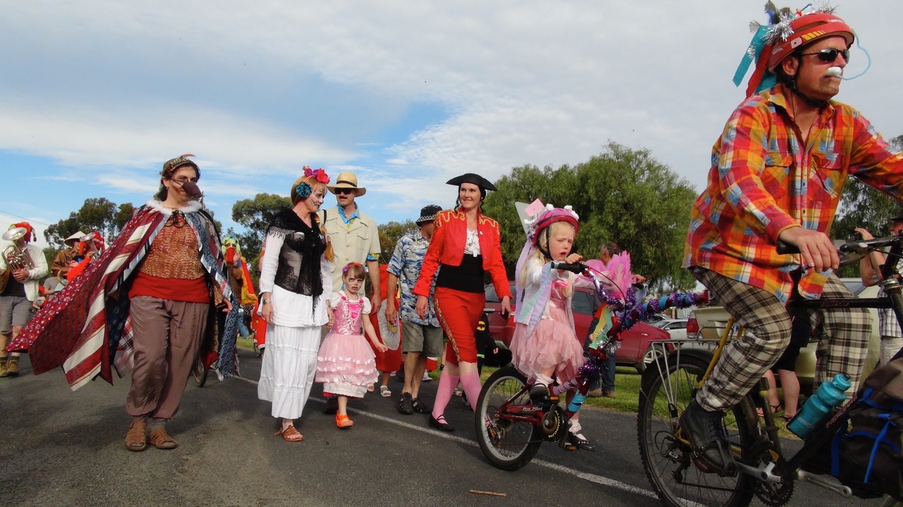 DSC02840 mardi gras 2013